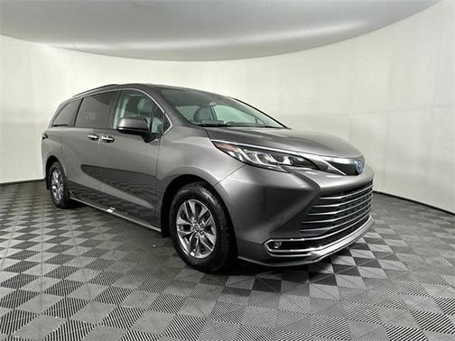 2022 Toyota Sienna XLE