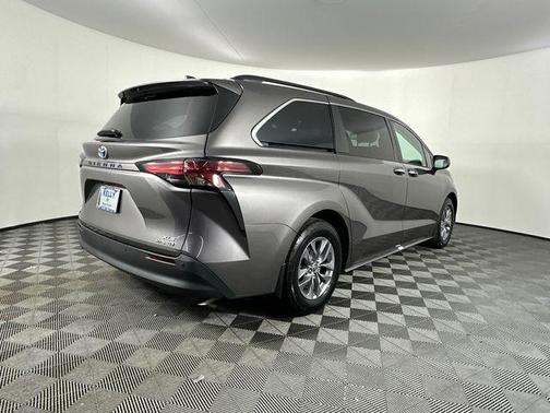 2022 Toyota Sienna XLE