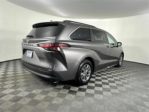 2022 Toyota Sienna XLE