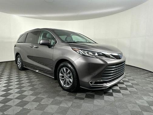 2022 Toyota Sienna XLE