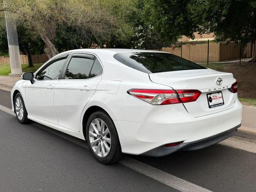 White 2018 Toyota Camry LE