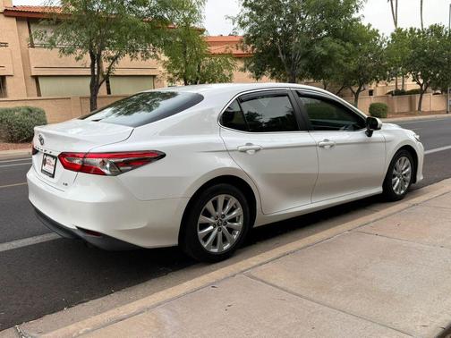 White 2018 Toyota Camry LE