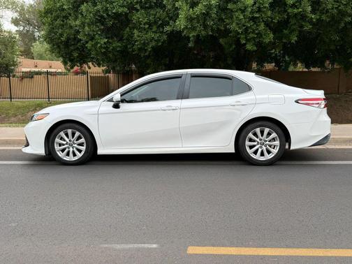 White 2018 Toyota Camry LE