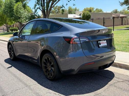 2022 Tesla Model Y Long Range Dual Motor All-Wheel Drive