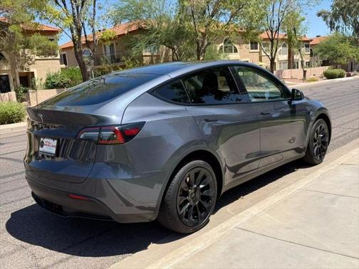 2022 Tesla Model Y Long Range Dual Motor All-Wheel Drive