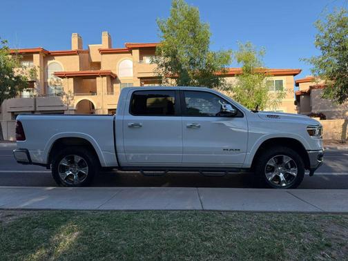 Bright White Clearcoat 2022 RAM 1500 Laramie