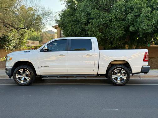 Bright White Clearcoat 2022 RAM 1500 Laramie