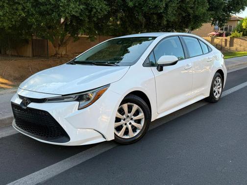 White 2020 Toyota Corolla LE Sedan