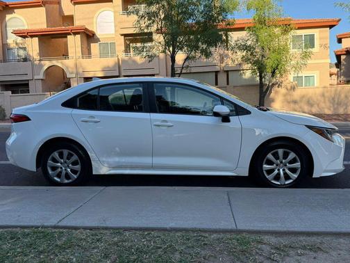 White 2020 Toyota Corolla LE