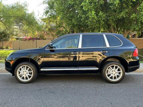 Photo 2 of 29 of 2006 Porsche Cayenne S