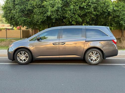 Polished Metal Metallic 2013 Honda Odyssey EX-L