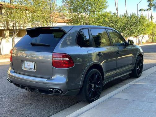 Photo 5 of 32 of 2010 Porsche Cayenne GTS
