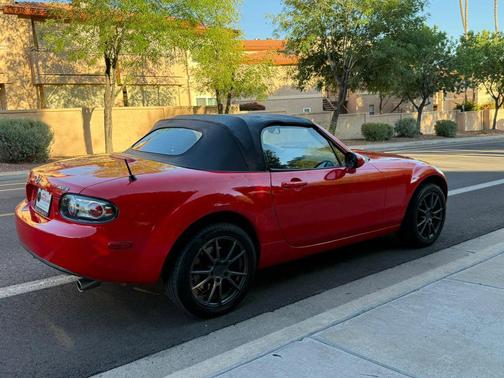2006 Mazda MX-5 Miata Convertible 2D