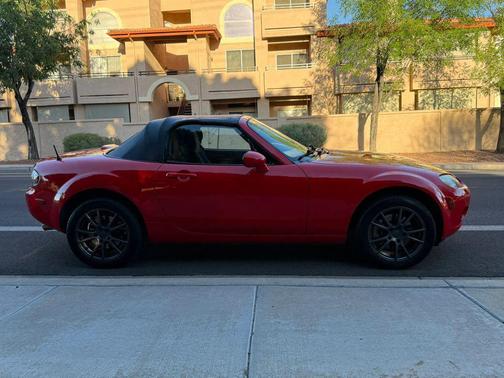 2006 Mazda MX-5 Miata Convertible 2D