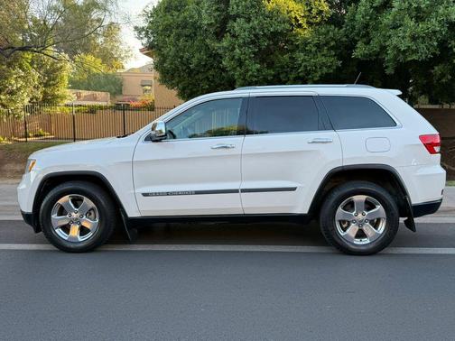 Stone White Clearcoat 2011 Jeep Grand Cherokee Limited