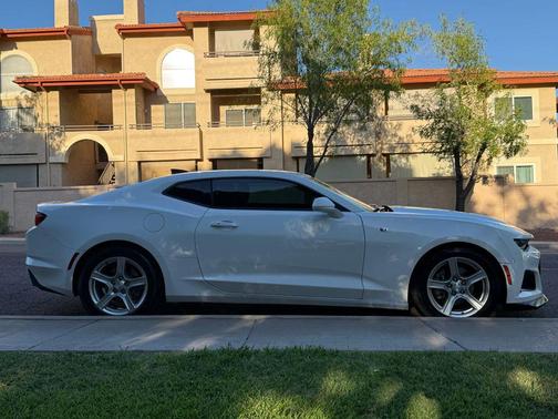 Summit White 2022 Chevrolet Camaro 1LT
