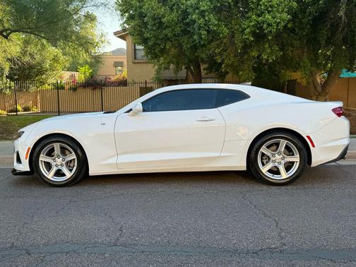 Summit White 2022 Chevrolet Camaro 1LT