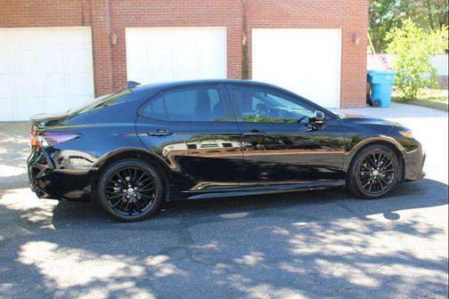 Midnight Black Metallic 2022 Toyota Camry SE