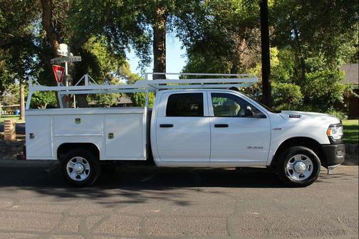 Bright White Clearcoat 2021 RAM 2500 Tradesman Crew Cab 4x2 8' Box