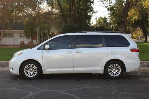 2015 Toyota Sienna XLE