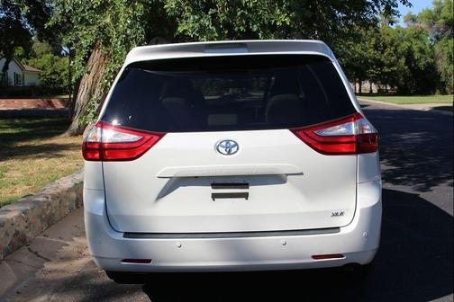 2017 Toyota Sienna XLE Premium