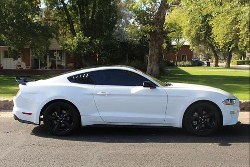 2021 Ford Mustang EcoBoost