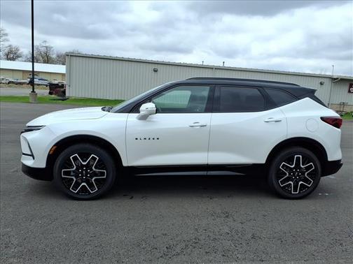 Iridescent Pearl Tricoat 2024 Chevrolet Blazer RS