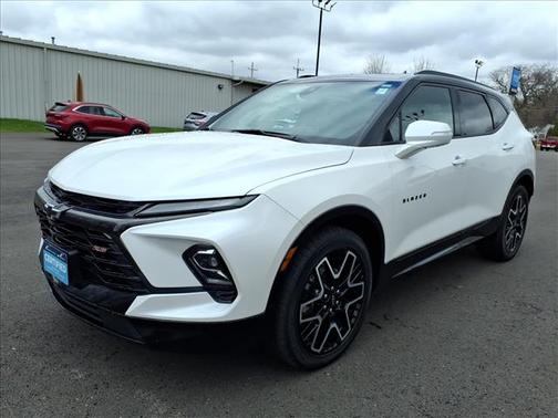 Iridescent Pearl Tricoat 2024 Chevrolet Blazer RS