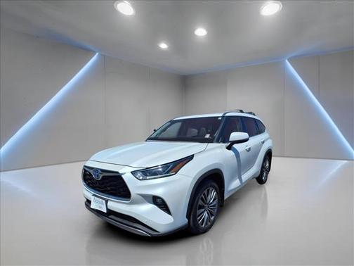 2022 Toyota Highlander Hybrid Platinum