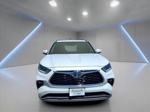 2022 Toyota Highlander Hybrid Platinum