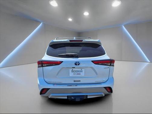 2022 Toyota Highlander Hybrid Platinum