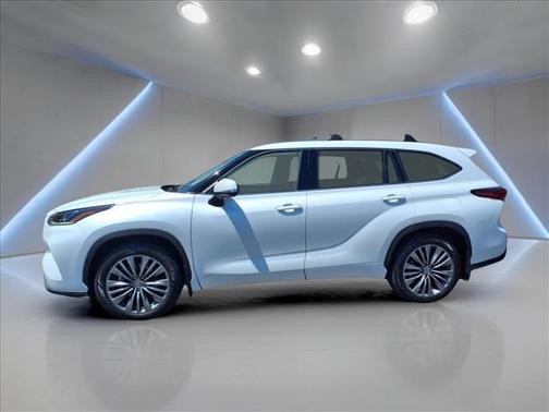 2022 Toyota Highlander Hybrid Platinum