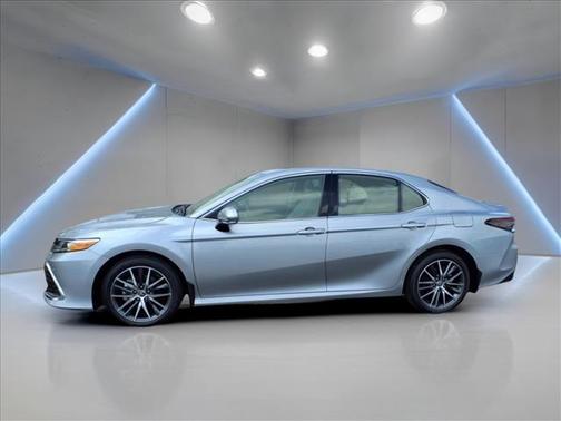 2023 Toyota Camry Hybrid XLE