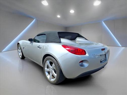 Cool (Liquid Silver Metallic) 2007 Pontiac Solstice 2dr Convertible
