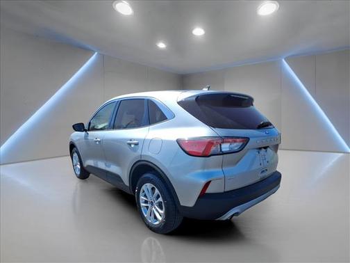 Iconic Silver Metallic 2021 Ford Escape SE