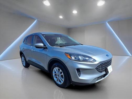 Iconic Silver Metallic 2021 Ford Escape SE