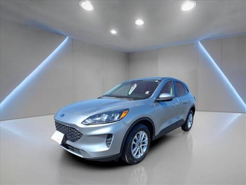 Iconic Silver Metallic 2021 Ford Escape SE