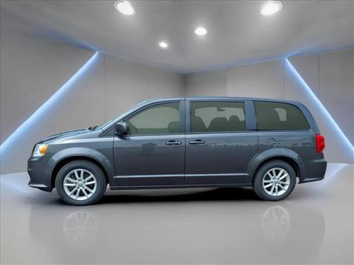 Granite Pearlcoat 2020 Dodge Grand Caravan SE
