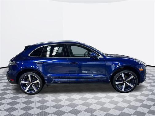 2023 Porsche Macan Base