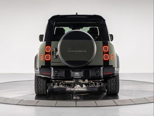 2026 Land Rover Defender X-Dynamic SE