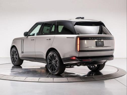 FLUX SILVER IN GLOSS FINISH 2026 Land Rover Range Rover P530 SE