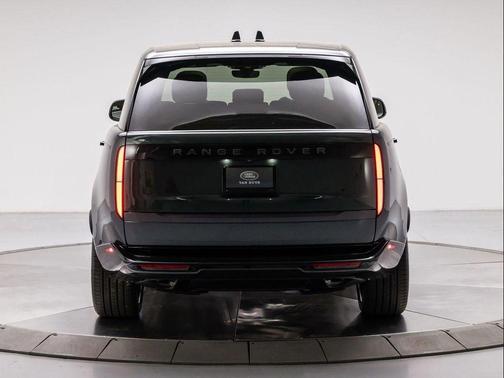2026 Land Rover Range Rover P400 SE 7 Seat
