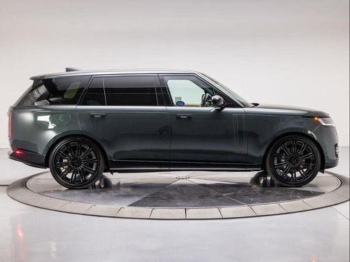 2026 Land Rover Range Rover P400 SE 7 Seat
