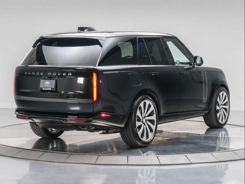2025 Land Rover Range Rover P530 SE