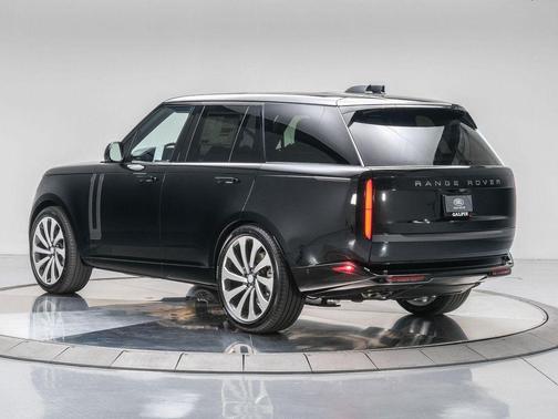 2025 Land Rover Range Rover P530 SE