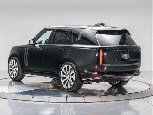 2025 Land Rover Range Rover P530 SE
