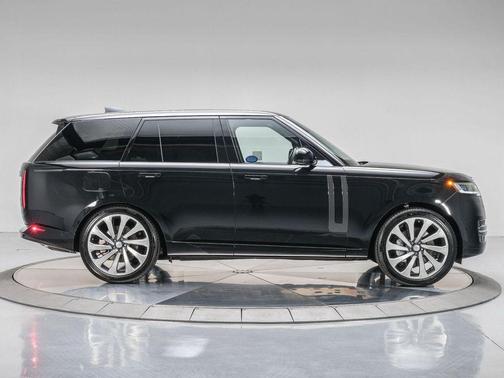 2025 Land Rover Range Rover P530 SE