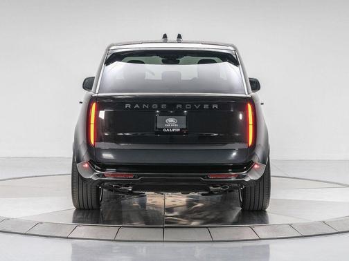 2025 Land Rover Range Rover P530 SE
