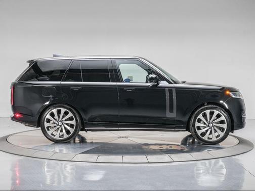 2025 Land Rover Range Rover P530 SE