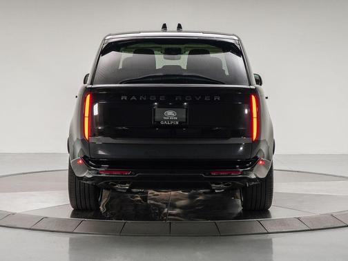 2025 Land Rover Range Rover P530 SE 7 Seat